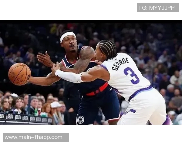 鲍威尔半场表现惊艳12投6中轻松砍下18分助球队争夺胜利 鲍威尔半场表现惊艳12投6中轻松砍下18分助球队争夺胜利