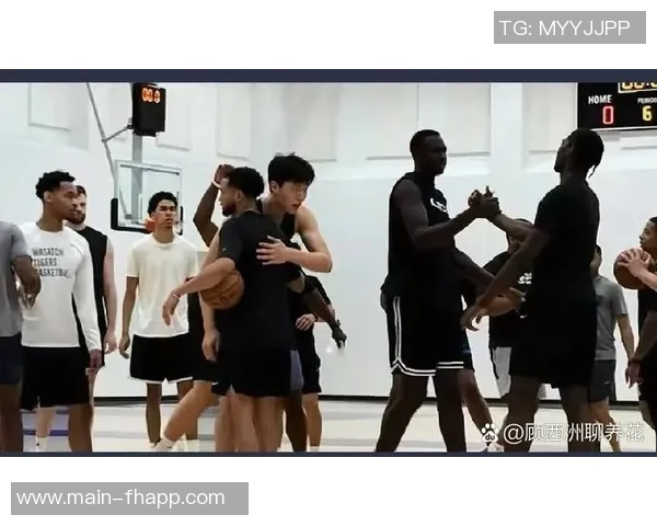 罗威飚中三分再度坐第一排杨瀚森与队友们欢乐庆祝瞬间回顾 罗威飚中三分再度坐第一排杨瀚森与队友们欢乐庆祝瞬间回顾